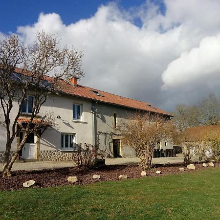 Chambres D'Hotes Quatre Mains Saint-Priest-des-Champs Exterior foto